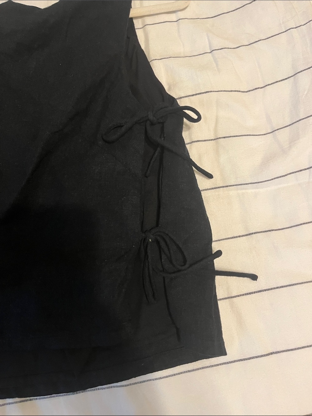 Abercrombie Linen Black Square-Neck Tie-Side Tank Top - Picture 5 of 7